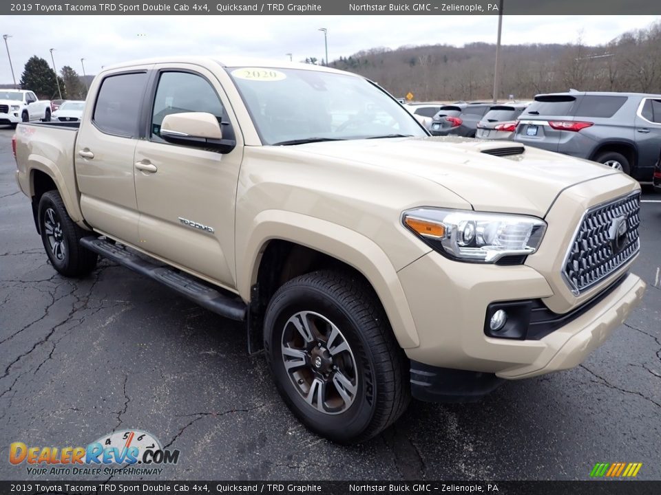 Front 3/4 View of 2019 Toyota Tacoma TRD Sport Double Cab 4x4 Photo #9