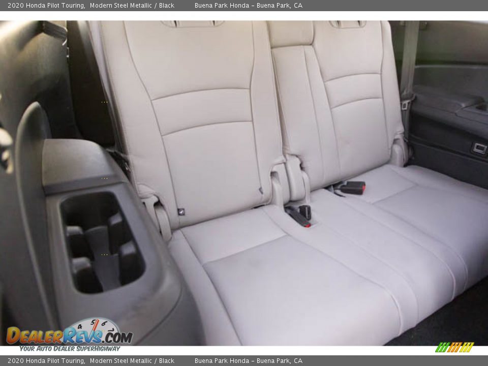 2020 Honda Pilot Touring Modern Steel Metallic / Black Photo #25