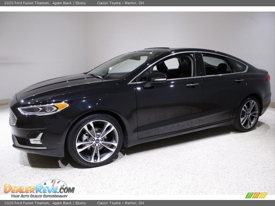 Front 3/4 View of 2020 Ford Fusion Titanium Photo #3