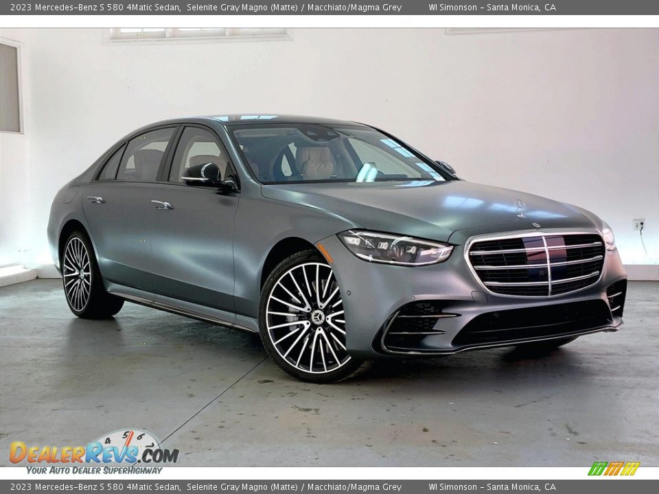 Front 3/4 View of 2023 Mercedes-Benz S 580 4Matic Sedan Photo #12