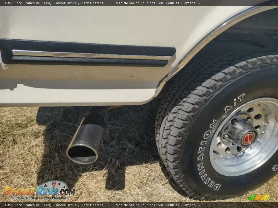 1990 Ford Bronco XLT 4x4 Colonial White / Dark Charcoal Photo #25