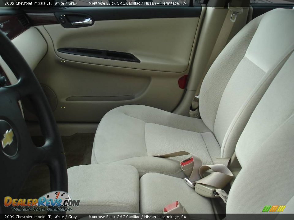 2009 Chevrolet Impala LT White / Gray Photo #10