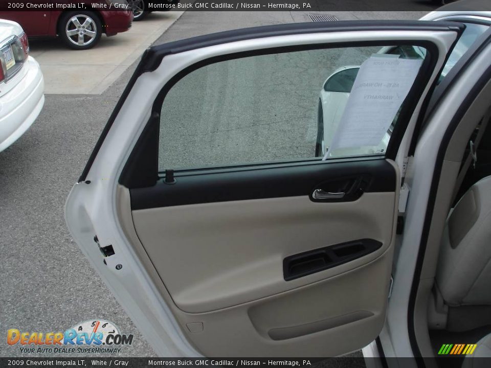 2009 Chevrolet Impala LT White / Gray Photo #12