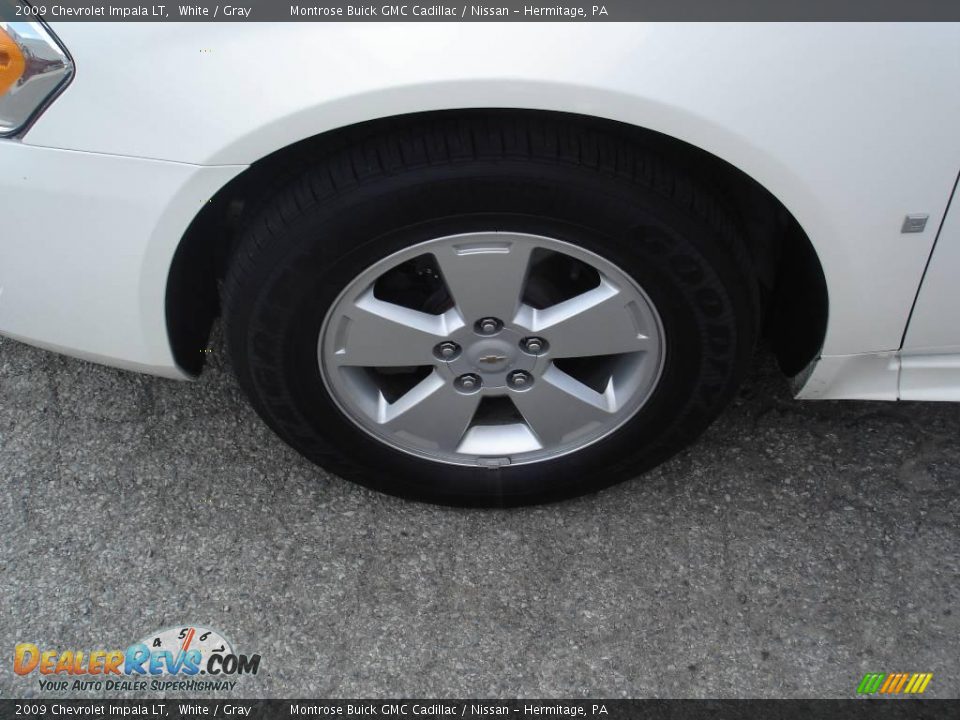 2009 Chevrolet Impala LT White / Gray Photo #17