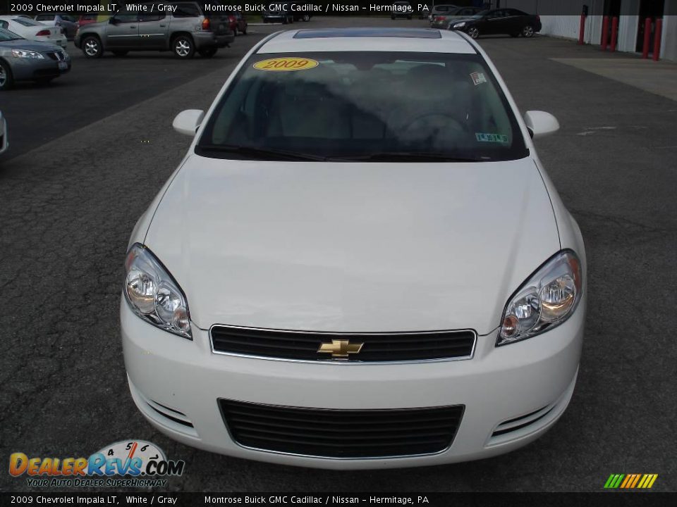 2009 Chevrolet Impala LT White / Gray Photo #20
