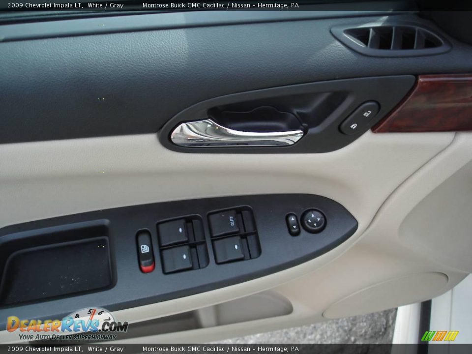 2009 Chevrolet Impala LT White / Gray Photo #25