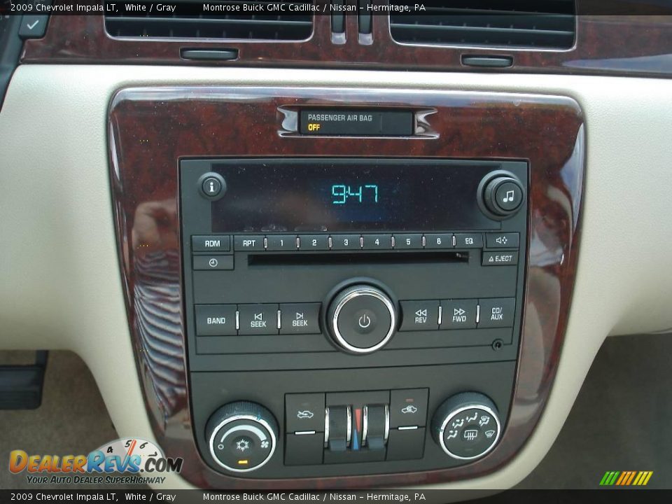 2009 Chevrolet Impala LT White / Gray Photo #26