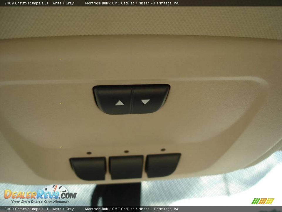 2009 Chevrolet Impala LT White / Gray Photo #27