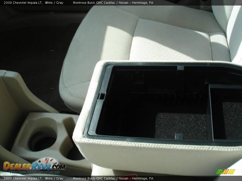 2009 Chevrolet Impala LT White / Gray Photo #28