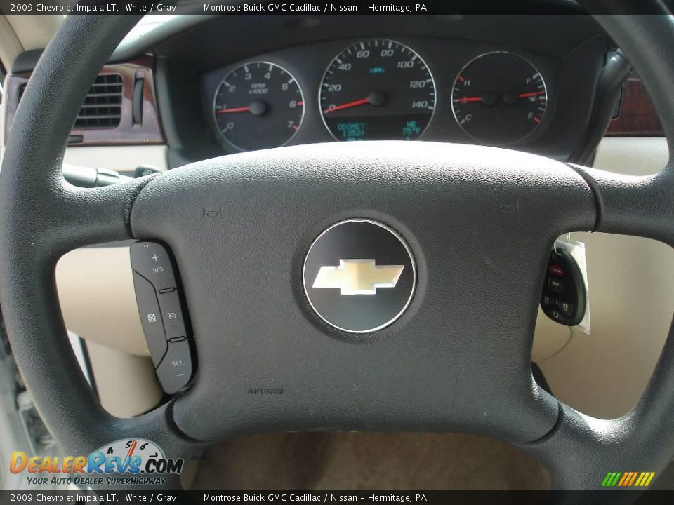 2009 Chevrolet Impala LT White / Gray Photo #29