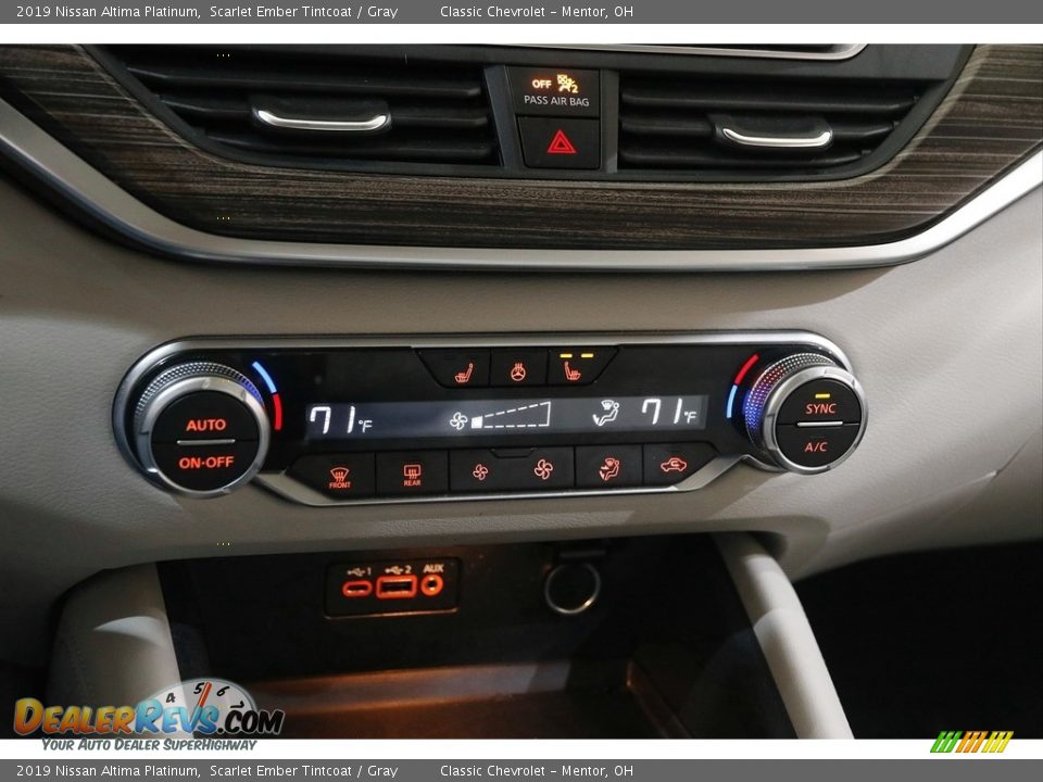 Controls of 2019 Nissan Altima Platinum Photo #14