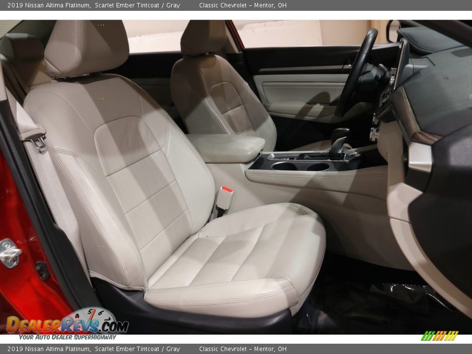 Front Seat of 2019 Nissan Altima Platinum Photo #17