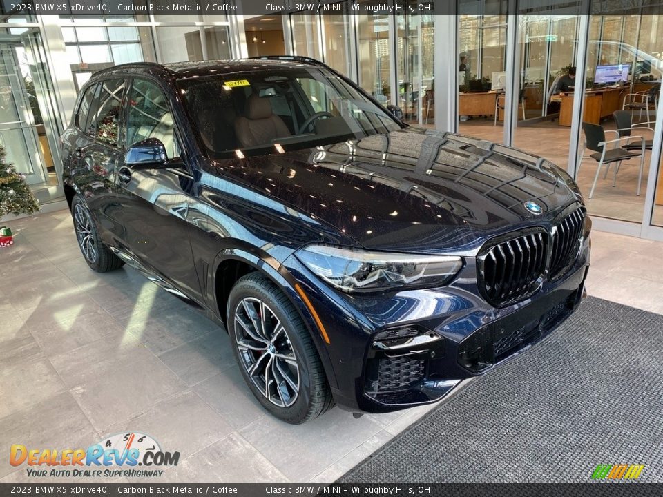 Front 3/4 View of 2023 BMW X5 xDrive40i Photo #1