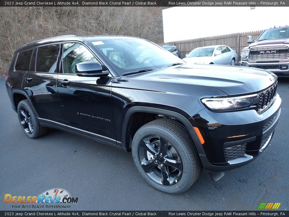 Front 3/4 View of 2023 Jeep Grand Cherokee L Altitude 4x4 Photo #8