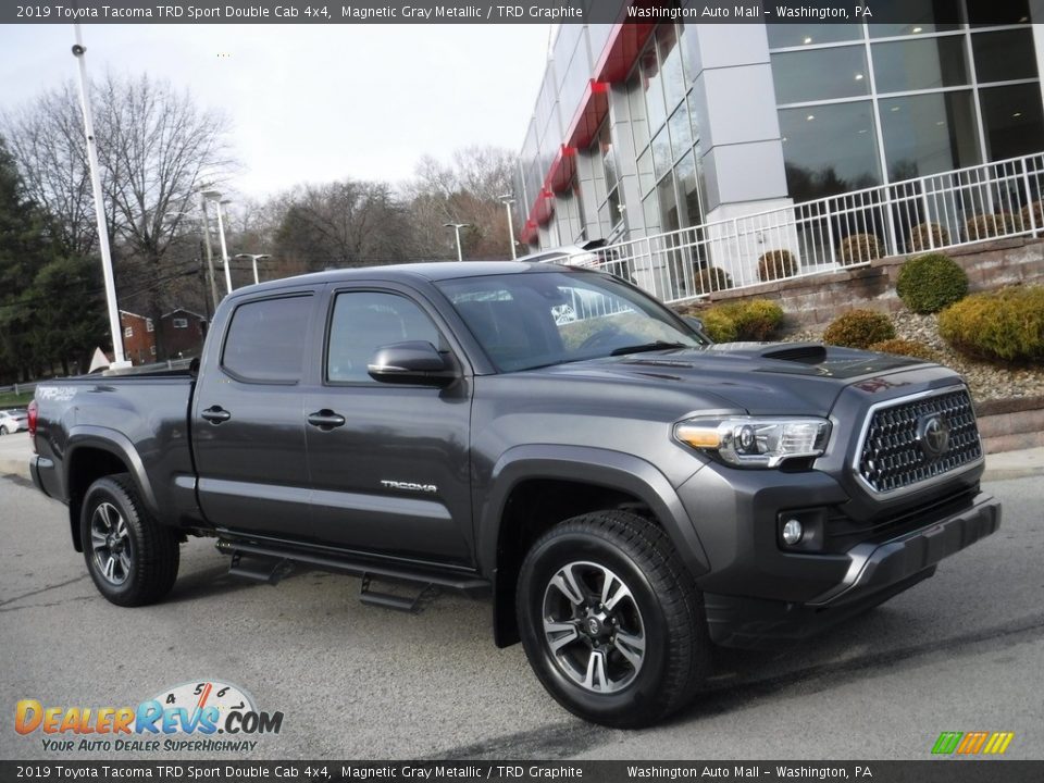 Front 3/4 View of 2019 Toyota Tacoma TRD Sport Double Cab 4x4 Photo #1