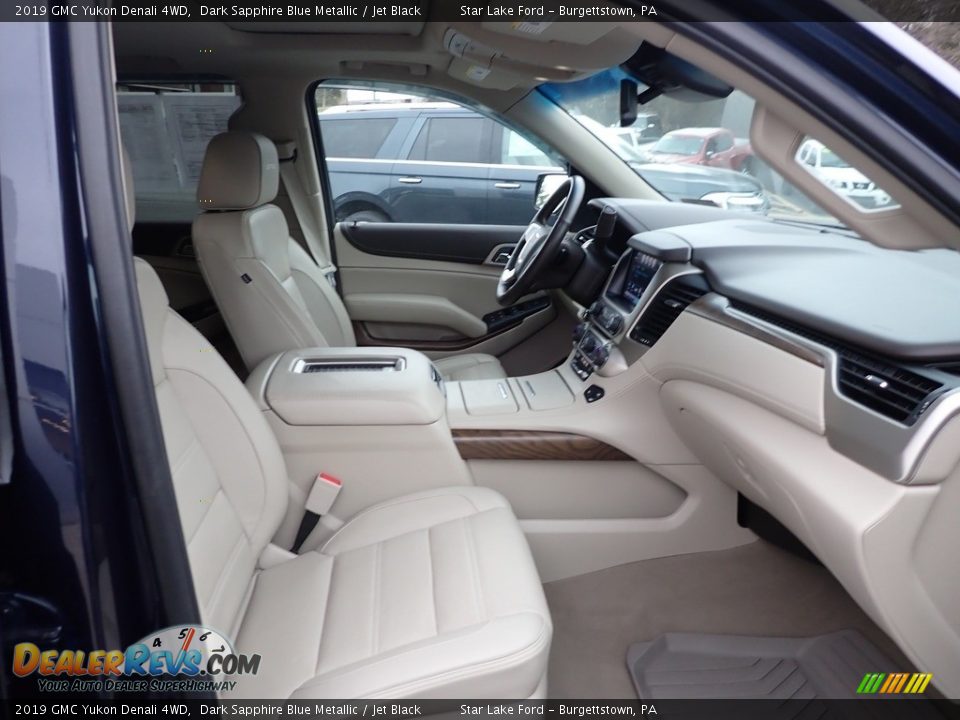 Front Seat of 2019 GMC Yukon Denali 4WD Photo #9