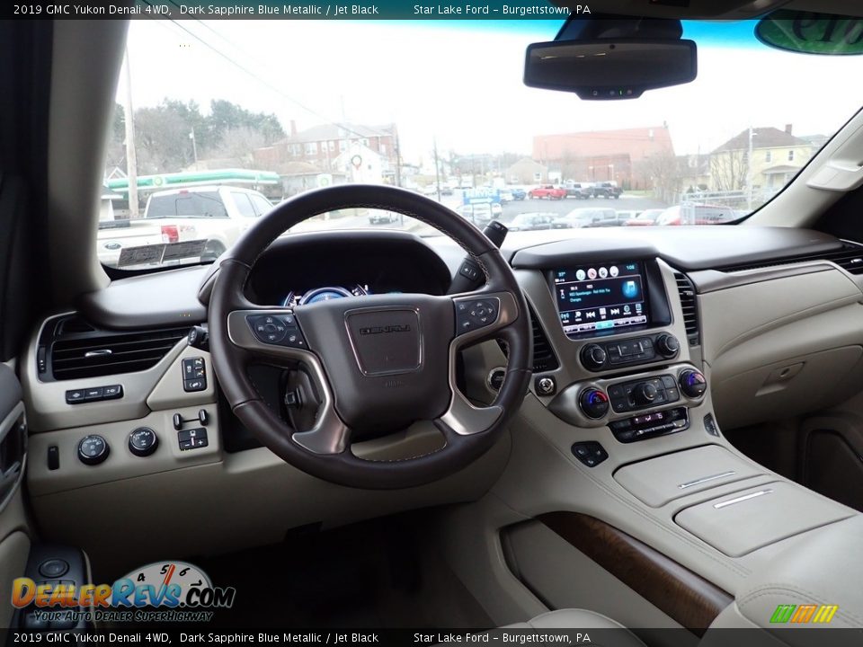 Dashboard of 2019 GMC Yukon Denali 4WD Photo #12