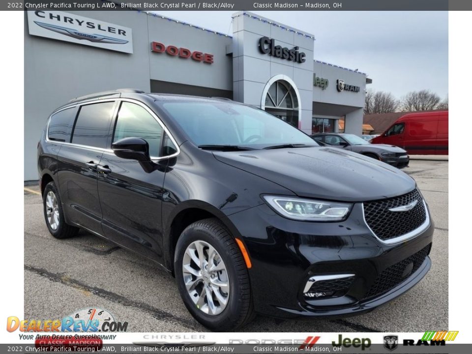 2022 Chrysler Pacifica Touring L AWD Brilliant Black Crystal Pearl / Black/Alloy Photo #1