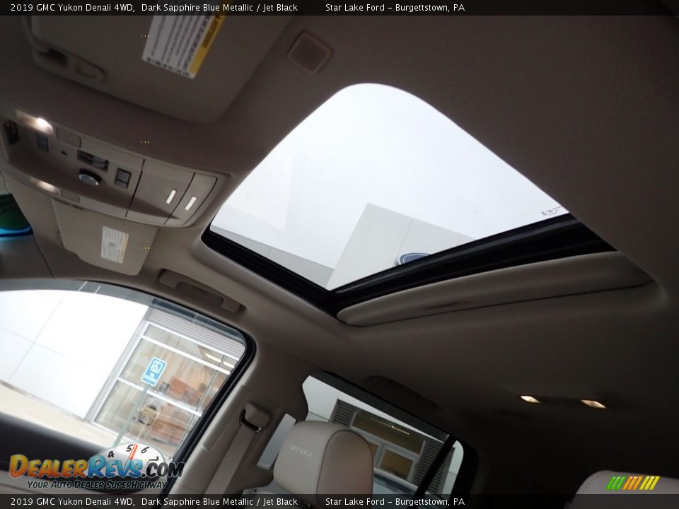 Sunroof of 2019 GMC Yukon Denali 4WD Photo #16