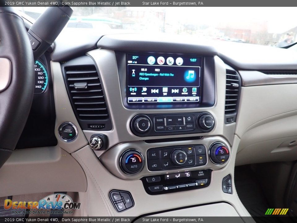 Controls of 2019 GMC Yukon Denali 4WD Photo #17