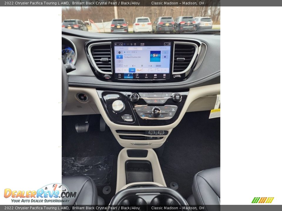 2022 Chrysler Pacifica Touring L AWD Brilliant Black Crystal Pearl / Black/Alloy Photo #7