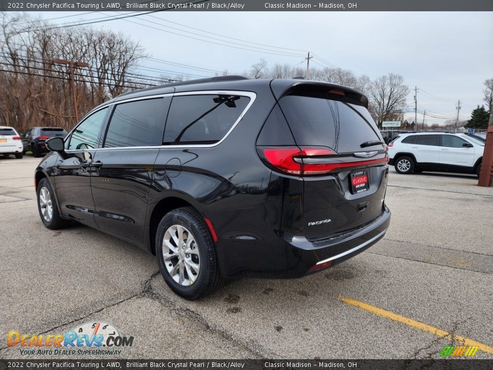 2022 Chrysler Pacifica Touring L AWD Brilliant Black Crystal Pearl / Black/Alloy Photo #10