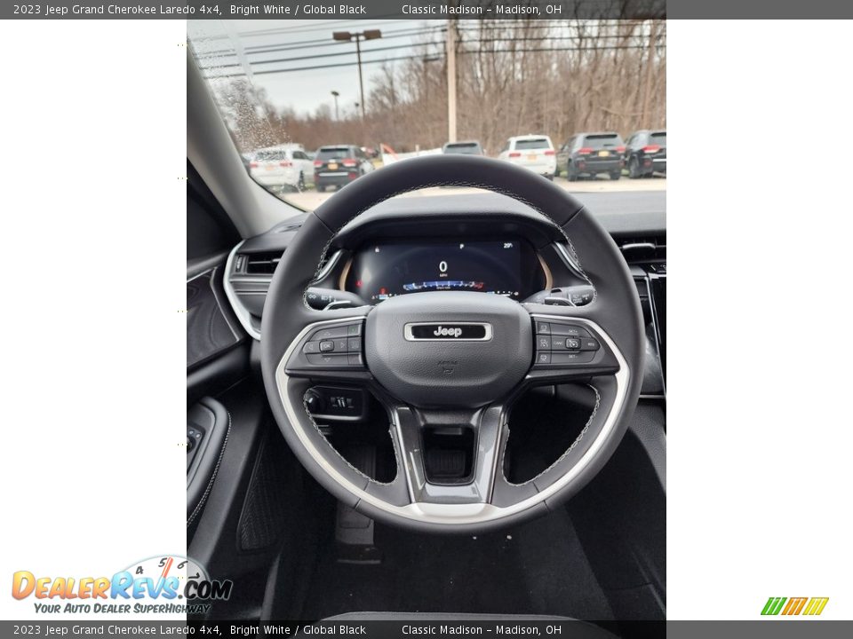2023 Jeep Grand Cherokee Laredo 4x4 Bright White / Global Black Photo #5