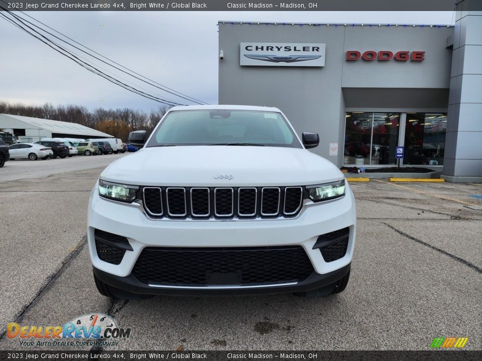 2023 Jeep Grand Cherokee Laredo 4x4 Bright White / Global Black Photo #7