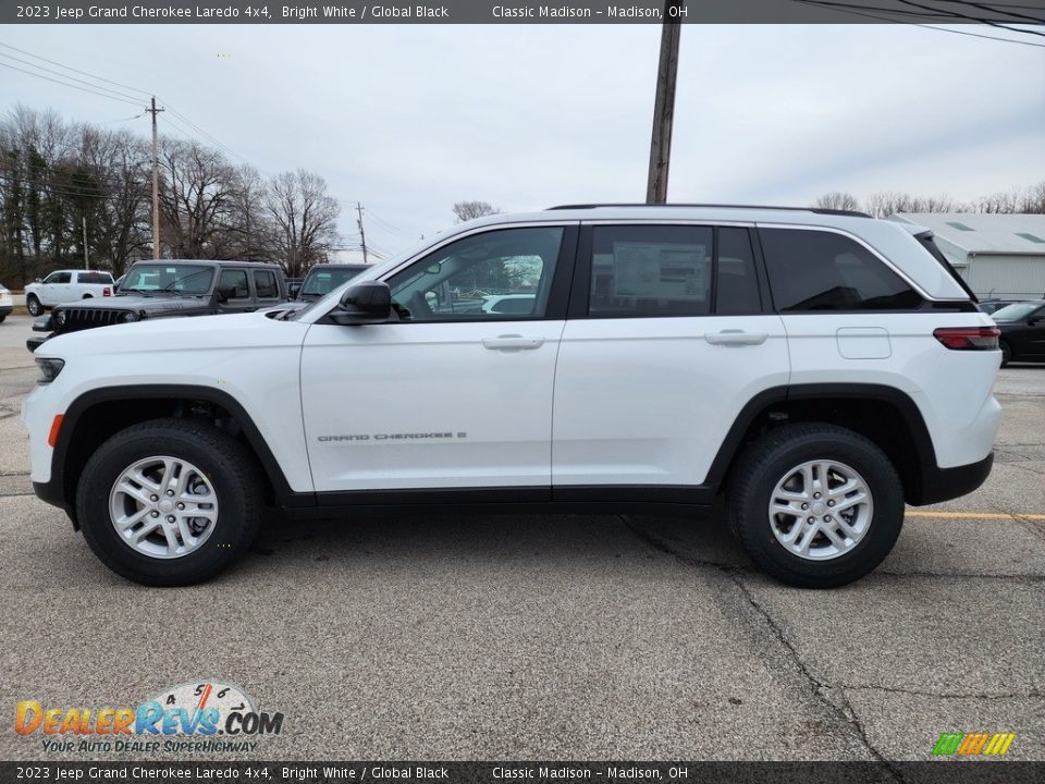 2023 Jeep Grand Cherokee Laredo 4x4 Bright White / Global Black Photo #8