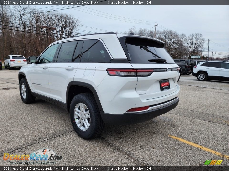2023 Jeep Grand Cherokee Laredo 4x4 Bright White / Global Black Photo #9