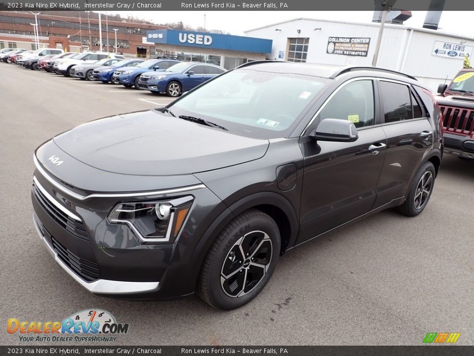 Front 3/4 View of 2023 Kia Niro EX Hybrid Photo #4