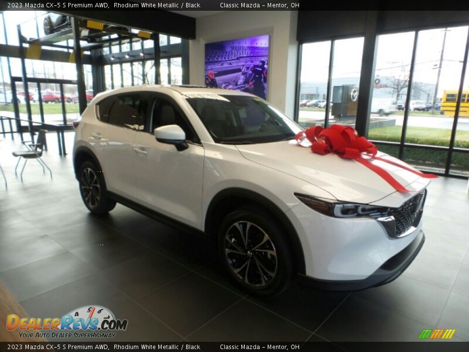 Front 3/4 View of 2023 Mazda CX-5 S Premium AWD Photo #1