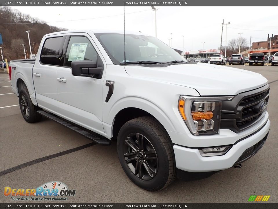 Front 3/4 View of 2022 Ford F150 XLT SuperCrew 4x4 Photo #2
