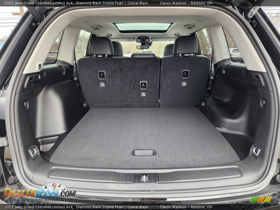 2023 Jeep Grand Cherokee Limited 4x4 Diamond Black Crystal Pearl / Global Black Photo #11