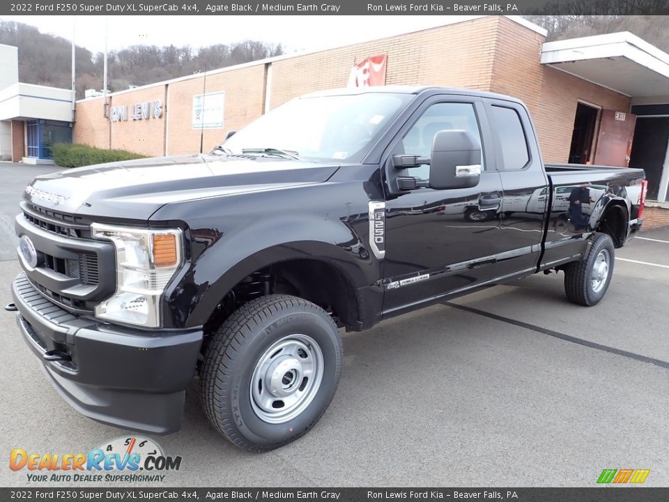Front 3/4 View of 2022 Ford F250 Super Duty XL SuperCab 4x4 Photo #4