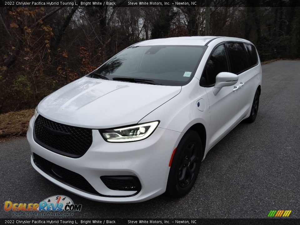 2022 Chrysler Pacifica Hybrid Touring L Bright White / Black Photo #2