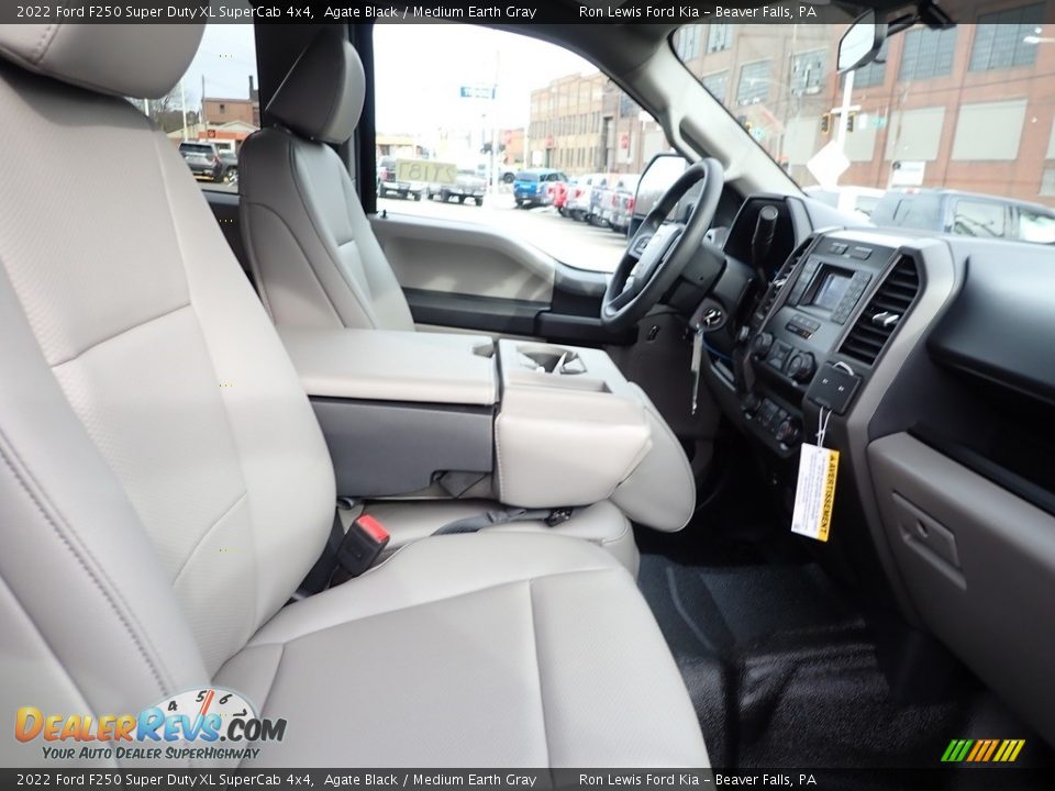 Front Seat of 2022 Ford F250 Super Duty XL SuperCab 4x4 Photo #11