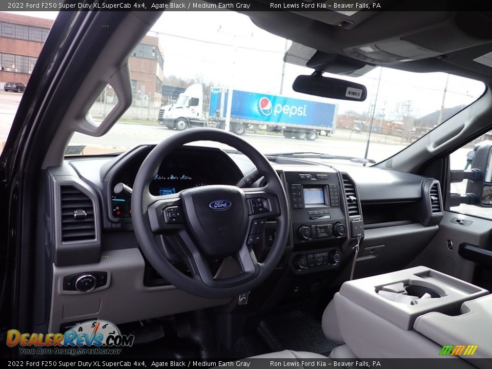 Dashboard of 2022 Ford F250 Super Duty XL SuperCab 4x4 Photo #14