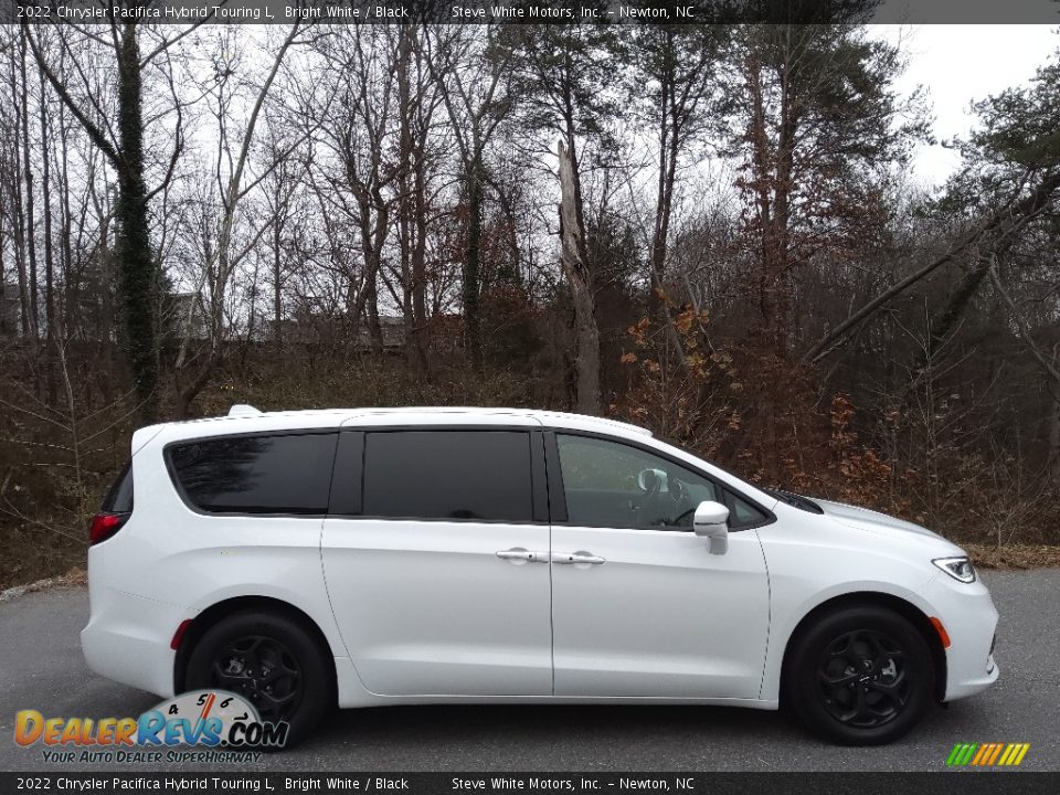 2022 Chrysler Pacifica Hybrid Touring L Bright White / Black Photo #8