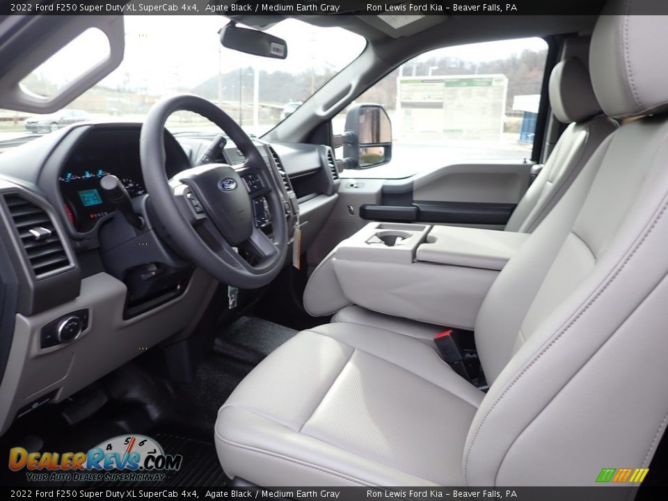 Front Seat of 2022 Ford F250 Super Duty XL SuperCab 4x4 Photo #16
