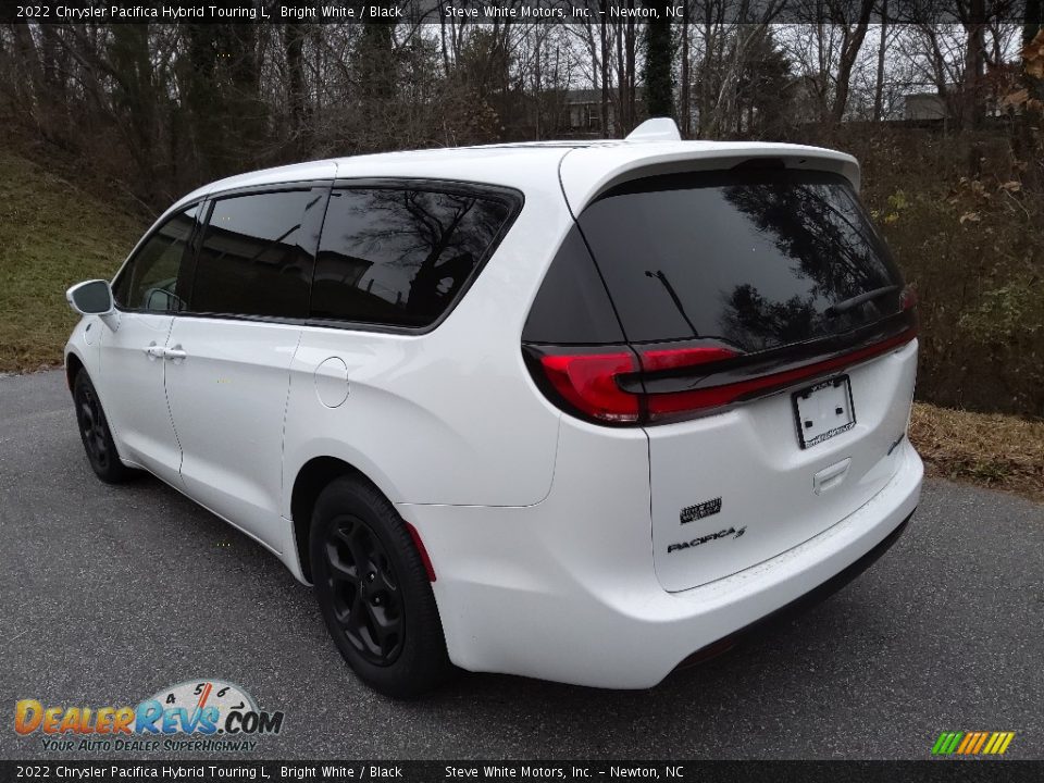 2022 Chrysler Pacifica Hybrid Touring L Bright White / Black Photo #10