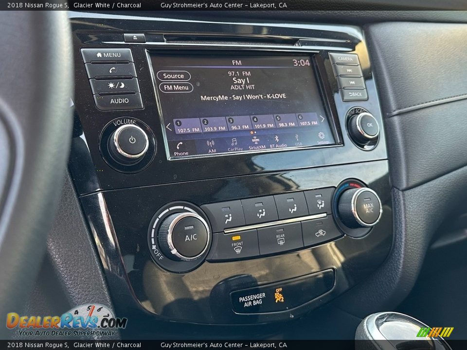 Controls of 2018 Nissan Rogue S Photo #8