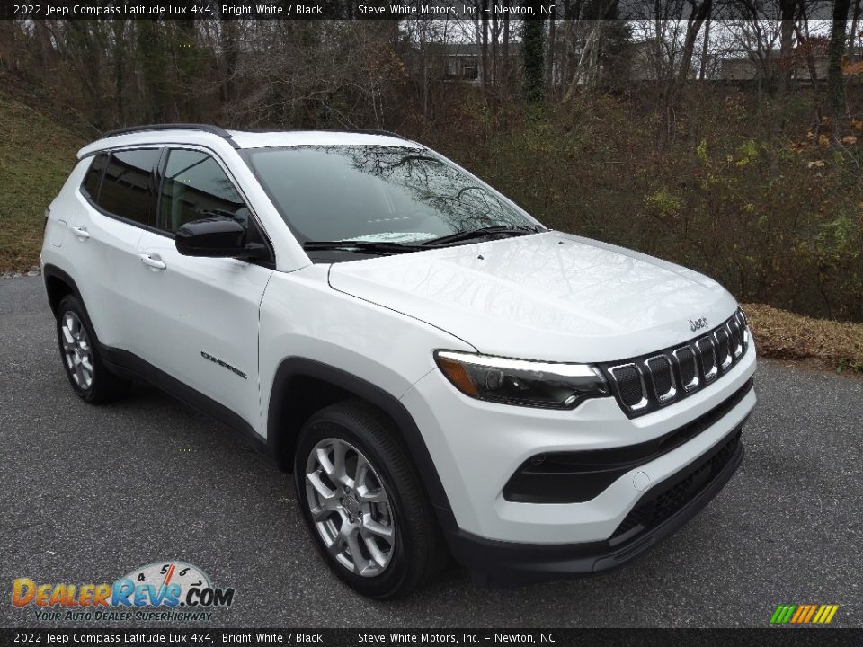 2022 Jeep Compass Latitude Lux 4x4 Bright White / Black Photo #4