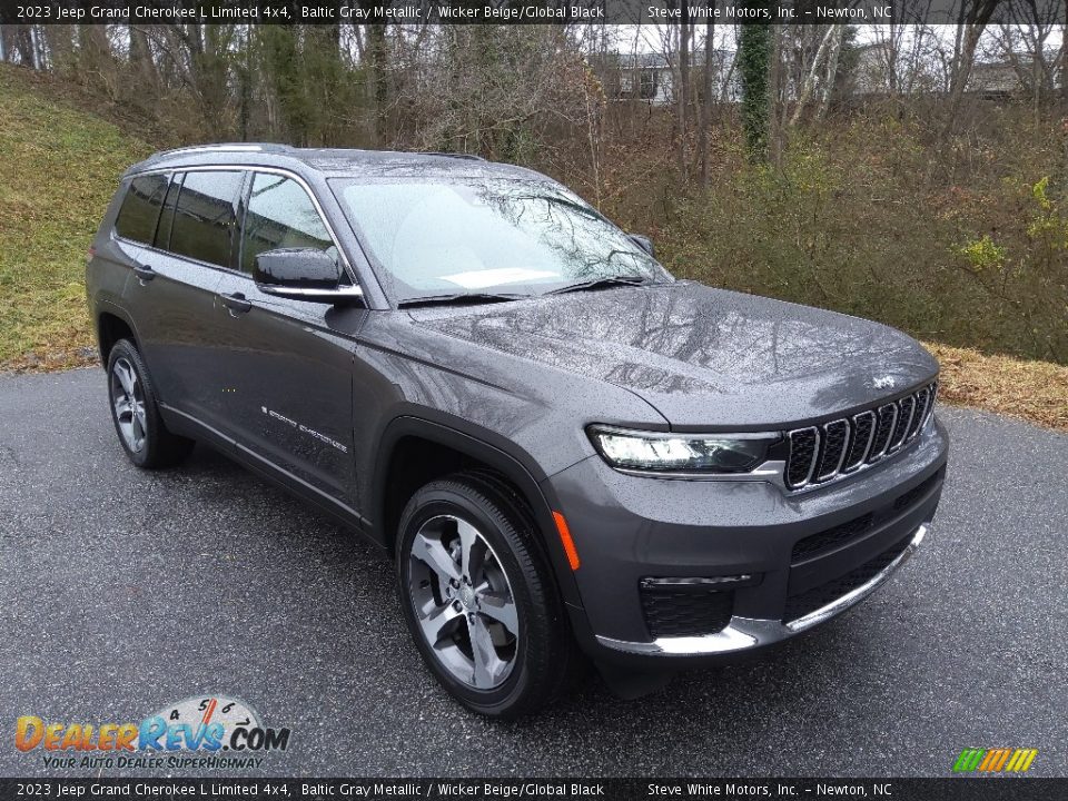 Front 3/4 View of 2023 Jeep Grand Cherokee L Limited 4x4 Photo #4