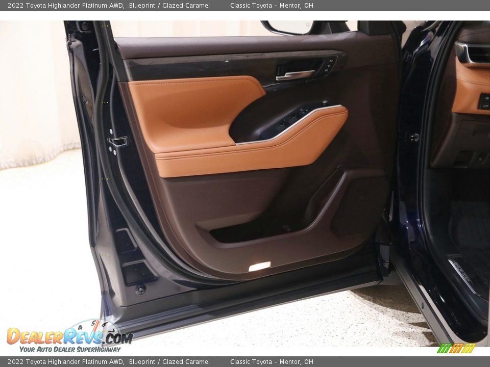 Door Panel of 2022 Toyota Highlander Platinum AWD Photo #4