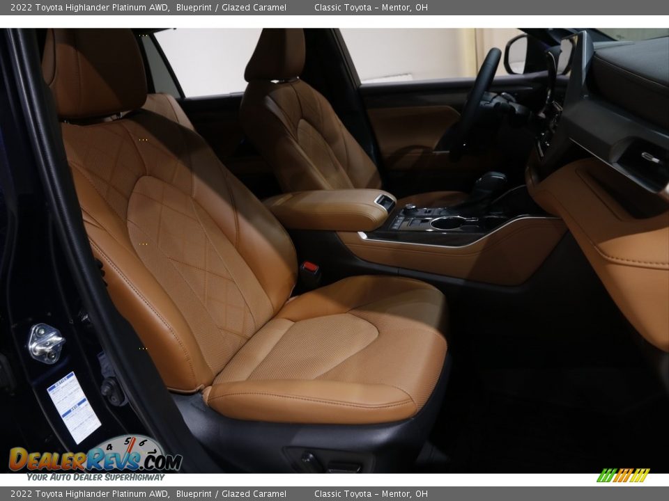 Front Seat of 2022 Toyota Highlander Platinum AWD Photo #17