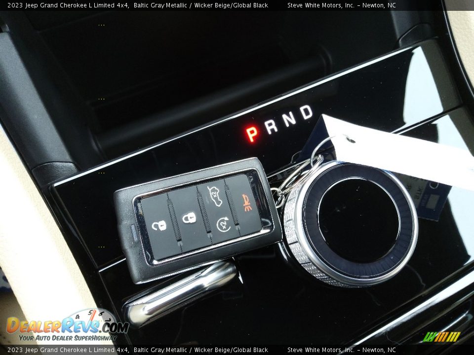2023 Jeep Grand Cherokee L Limited 4x4 Baltic Gray Metallic / Wicker Beige/Global Black Photo #33