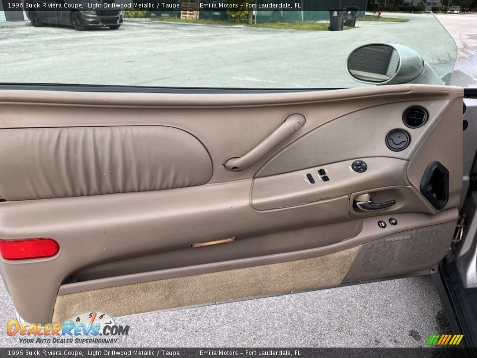 Door Panel of 1996 Buick Riviera Coupe Photo #11