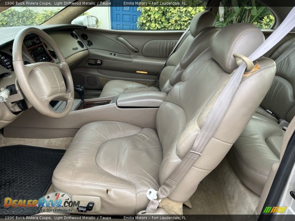 Front Seat of 1996 Buick Riviera Coupe Photo #12