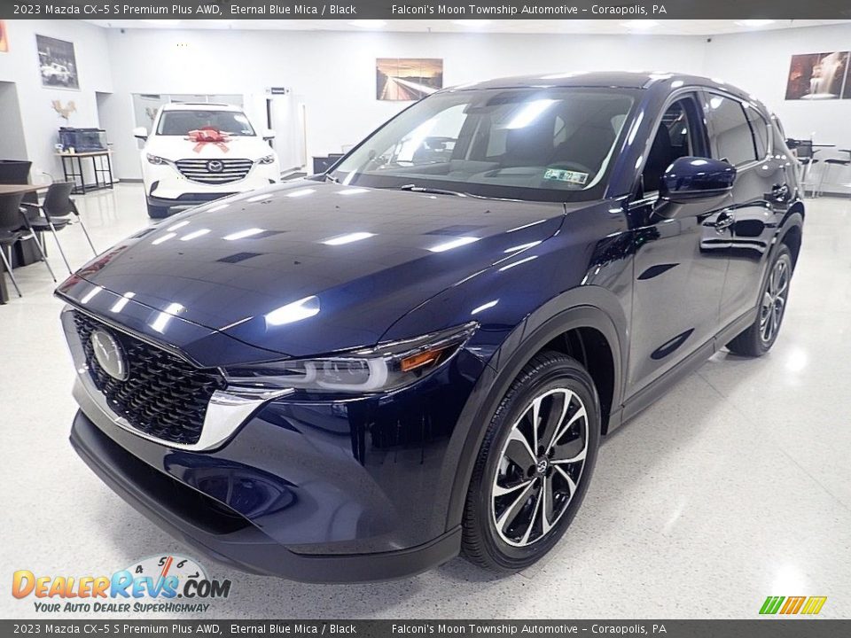 Front 3/4 View of 2023 Mazda CX-5 S Premium Plus AWD Photo #4